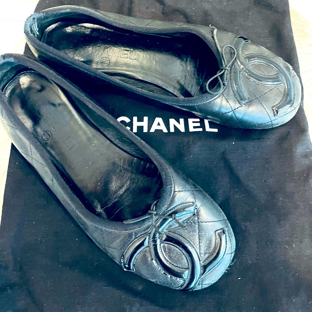 Chanel Cambon black flats